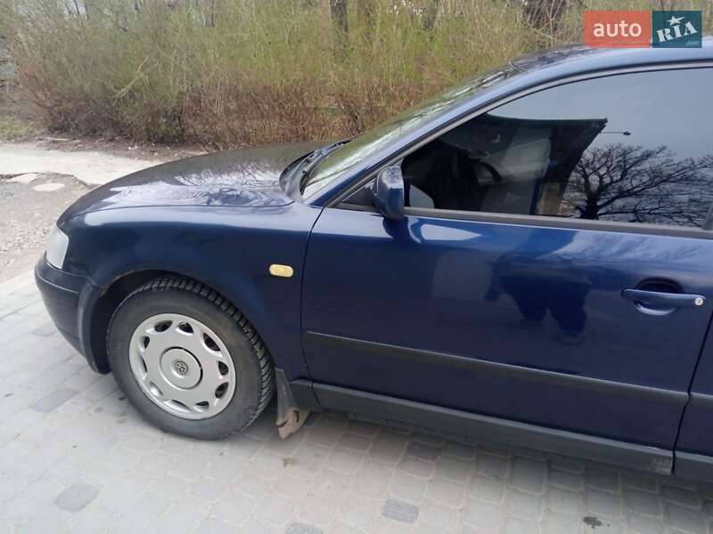 Седан Volkswagen Passat 1999 в Бориславе