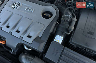 Універсал Volkswagen Passat 2012 в 