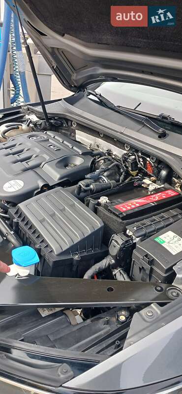 Универсал Volkswagen Passat 2016 в Киеве