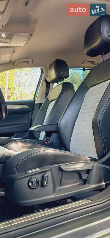 Универсал Volkswagen Passat 2016 в Киеве