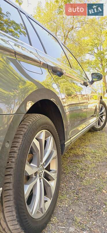 Универсал Volkswagen Passat 2016 в Киеве