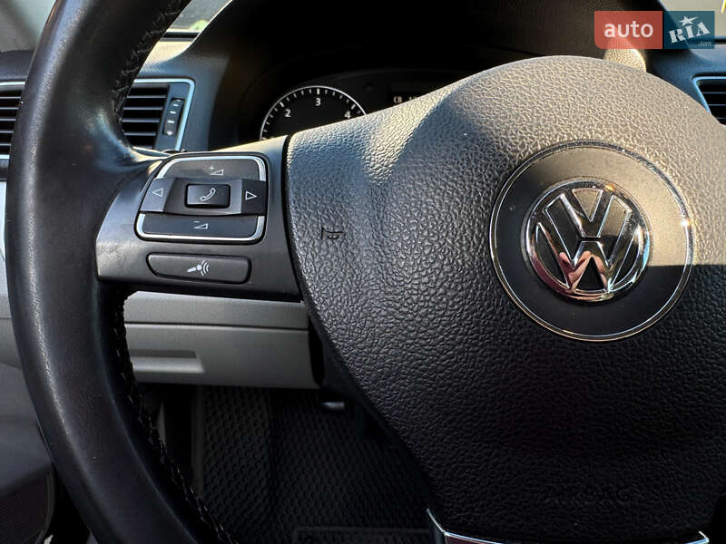 Седан Volkswagen Passat 2012 в Києві
