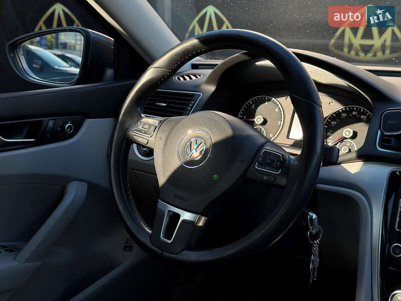 Седан Volkswagen Passat 2012 в Києві