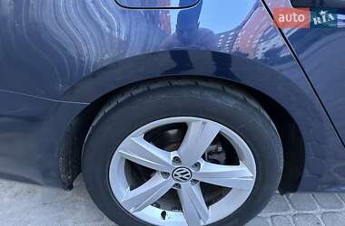 Седан Volkswagen Passat 2013 в 