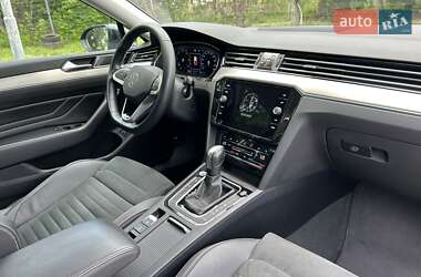 Седан Volkswagen Passat 2022 в 