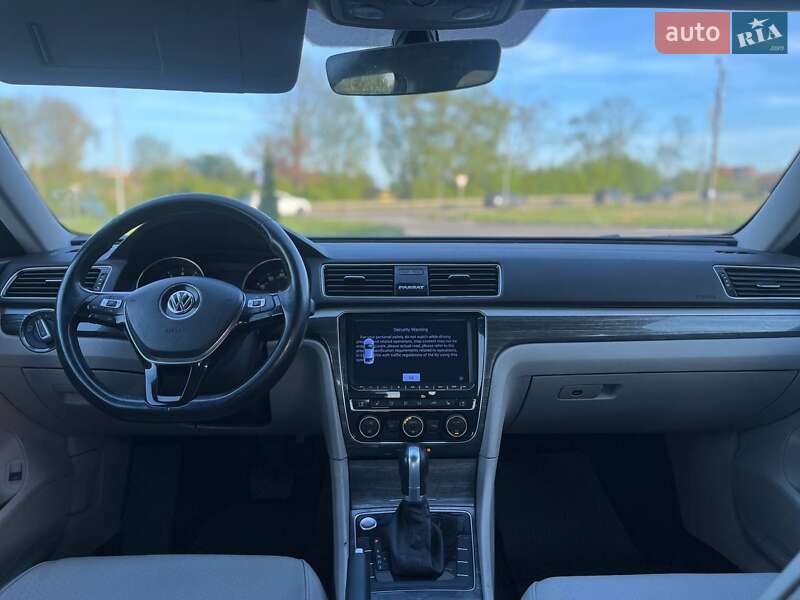 Седан Volkswagen Passat 2017 в Львові
