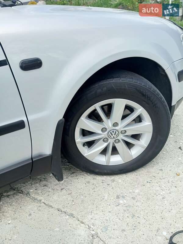 Седан Volkswagen Passat 1997 в Делятине