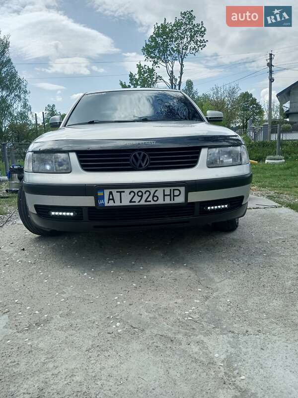 Седан Volkswagen Passat 1997 в Делятине