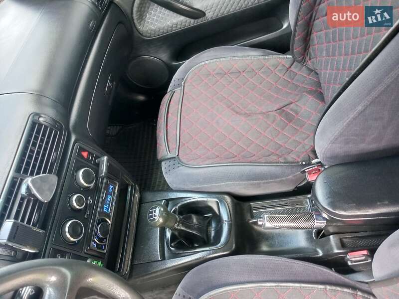 Седан Volkswagen Passat 1997 в Делятине