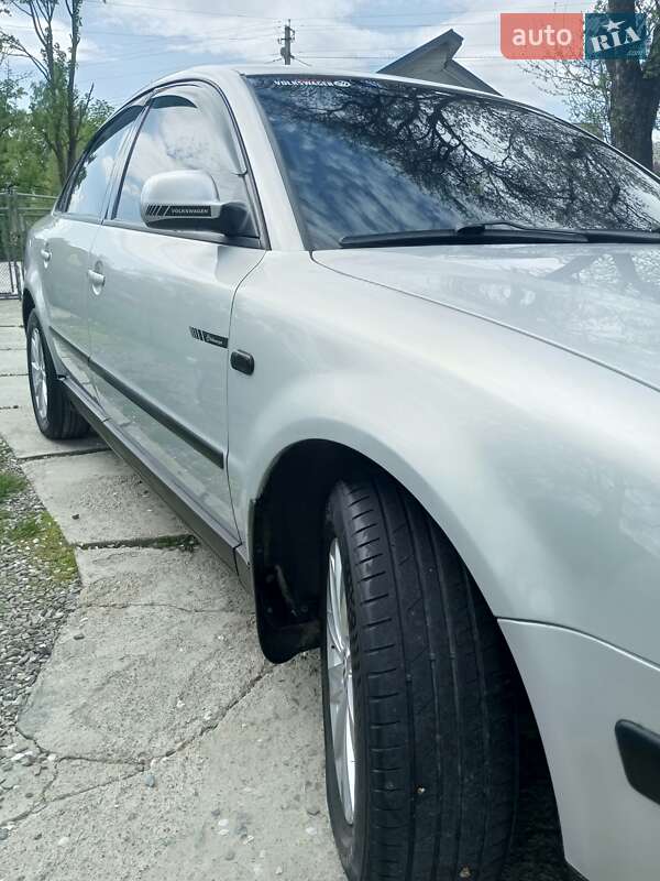 Седан Volkswagen Passat 1997 в Делятине