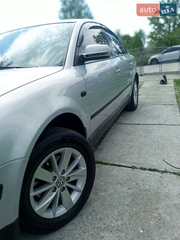 Седан Volkswagen Passat 1997 в Делятине