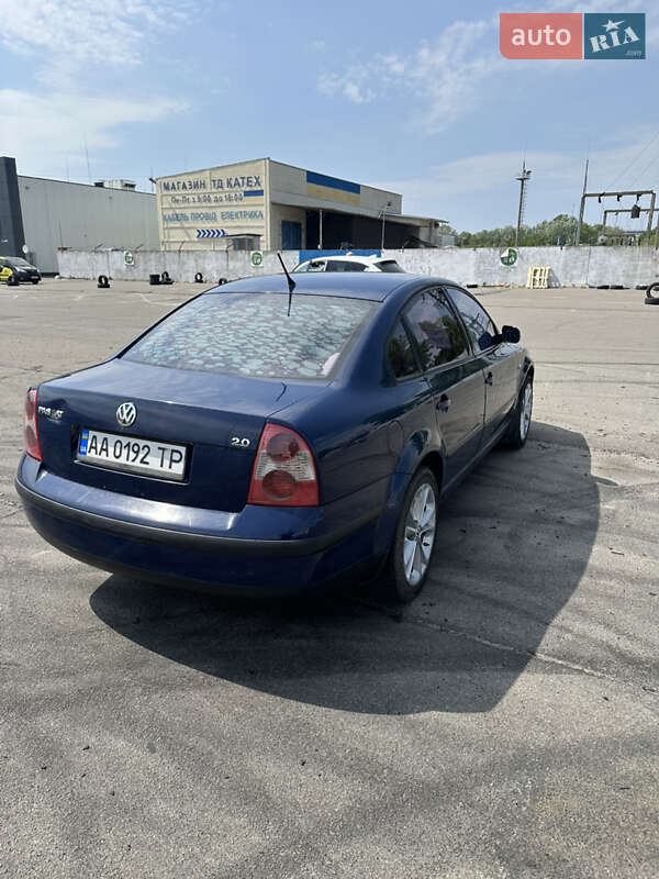 Седан Volkswagen Passat 2003 в Києві