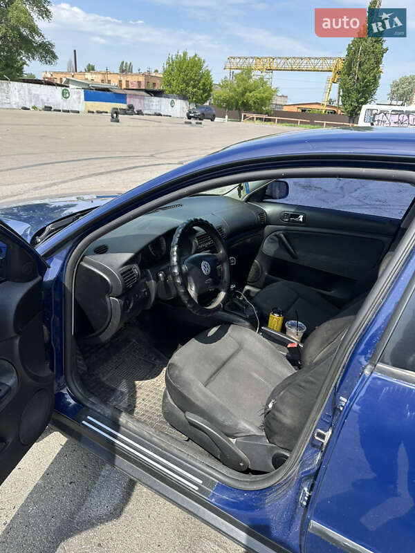 Седан Volkswagen Passat 2003 в Києві