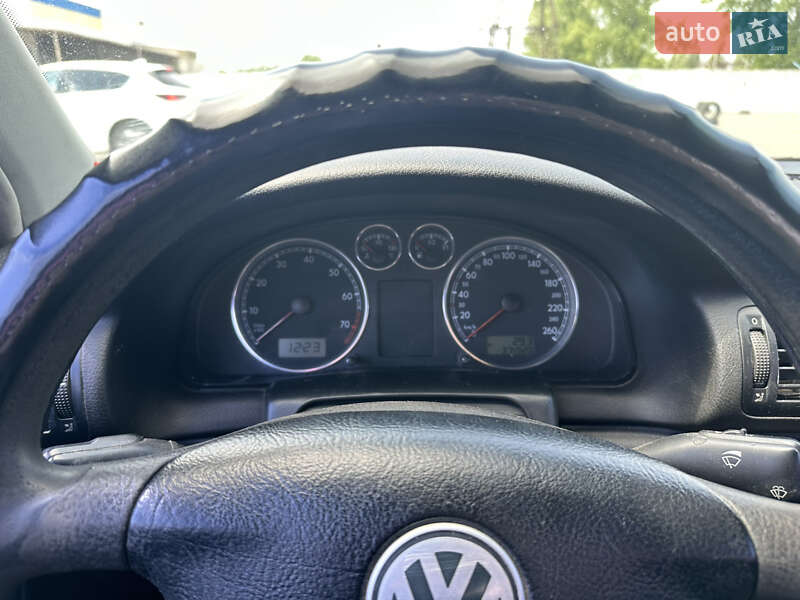 Седан Volkswagen Passat 2003 в Києві