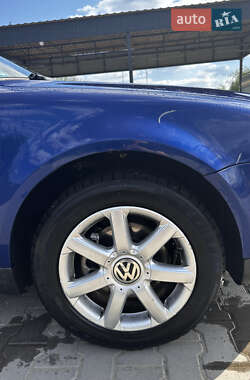 Седан Volkswagen Passat 2003 в 