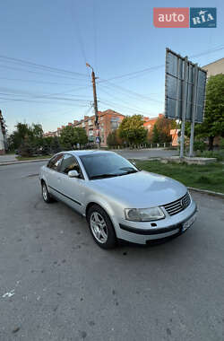 Седан Volkswagen Passat 2000 в 