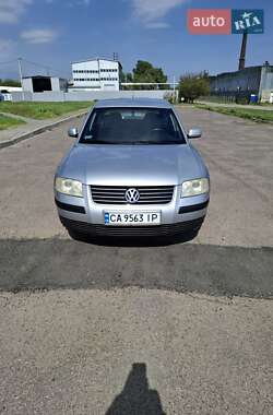 Седан Volkswagen Passat 2001 в 