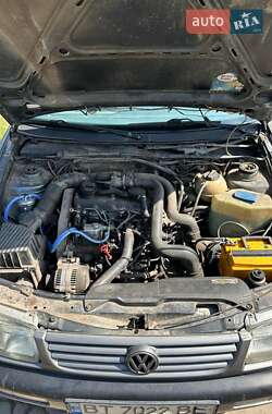 Універсал Volkswagen Passat 1995 в 