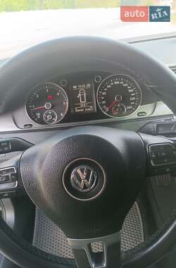 Універсал Volkswagen Passat 2012 в 