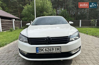 Седан Volkswagen Passat 2012 в Бродах