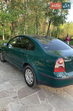 Седан Volkswagen Passat 2001 в 