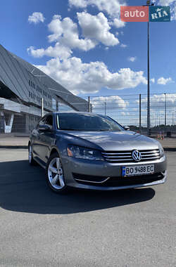 Седан Volkswagen Passat 2012 в Львове