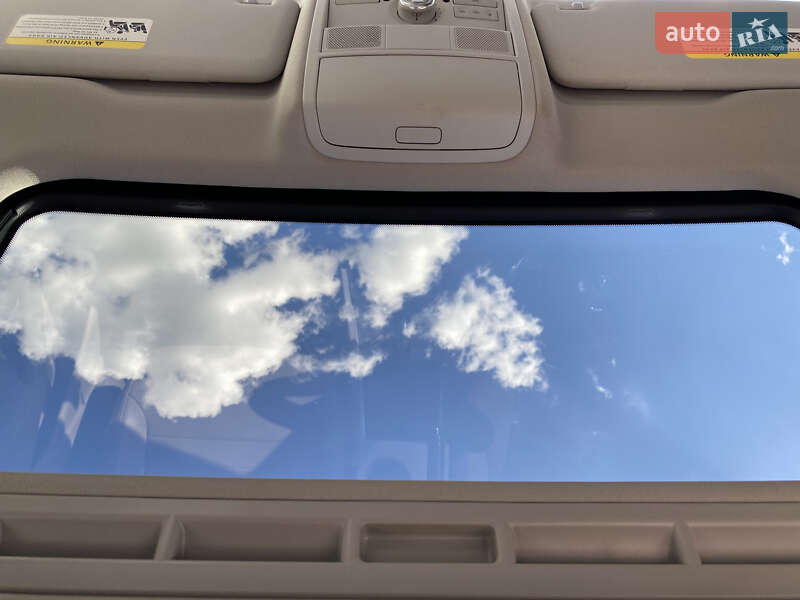 Седан Volkswagen Passat 2012 в Львове