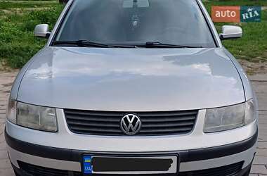 Універсал Volkswagen Passat 2000 в 