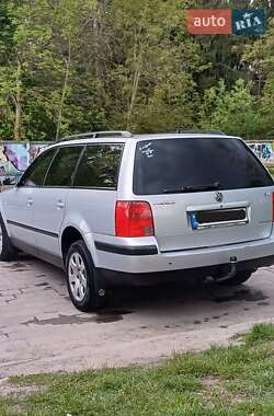 Універсал Volkswagen Passat 2000 в 