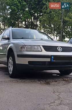 Універсал Volkswagen Passat 2000 в 