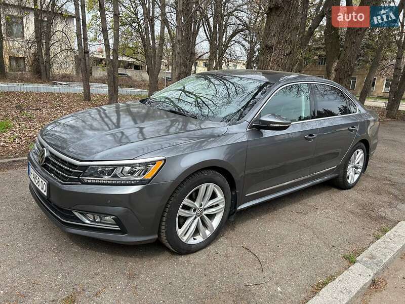 Седан Volkswagen Passat 2018 в Черкассах