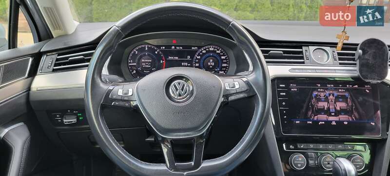 Универсал Volkswagen Passat 2018 в Киеве