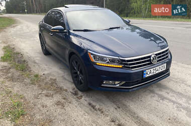 Седан Volkswagen Passat 2018 в Києві