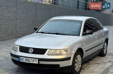 Седан Volkswagen Passat 2000 в Киеве