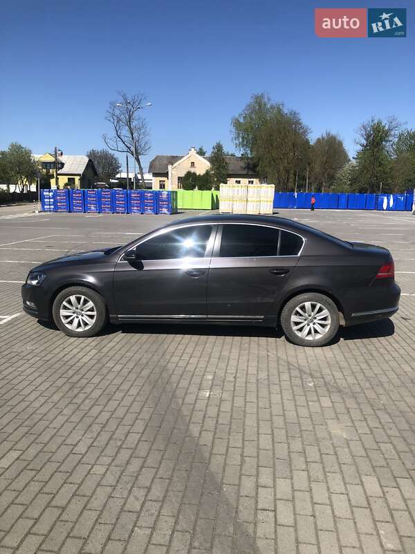 Седан Volkswagen Passat 2010 в Коломые