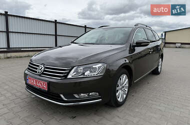 Универсал Volkswagen Passat 2012 в Луцке