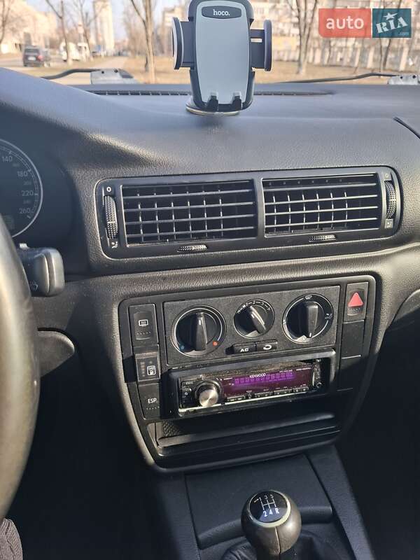 Седан Volkswagen Passat 2000 в Киеве