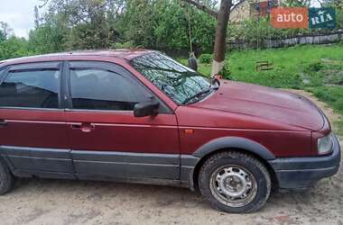 Седан Volkswagen Passat 1990 в Корнине