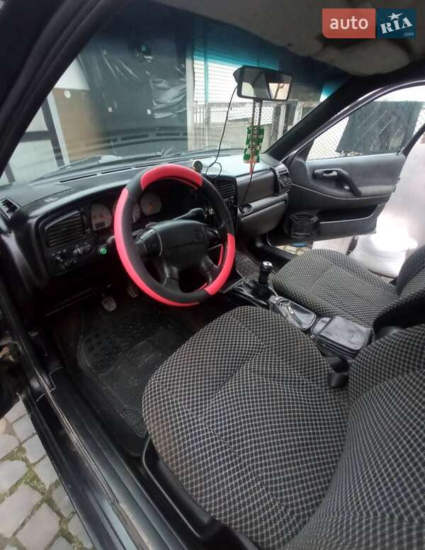 Универсал Volkswagen Passat 1996 в Зняцево