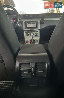 Універсал Volkswagen Passat 2009 в 