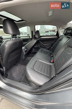 Седан Volkswagen Passat 2015 в 
