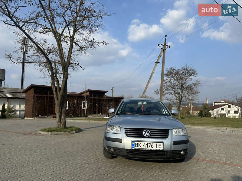 Седан Volkswagen Passat 2004 в Золочеві