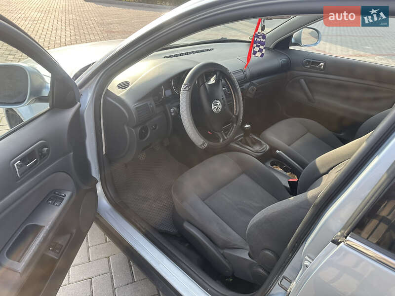 Седан Volkswagen Passat 2004 в Золочеві