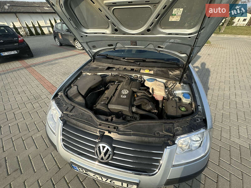 Седан Volkswagen Passat 2004 в Золочеві