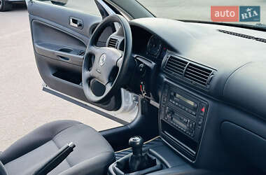 Седан Volkswagen Passat 2004 в 