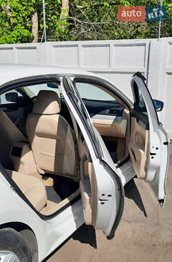 Седан Volkswagen Passat 2012 в 