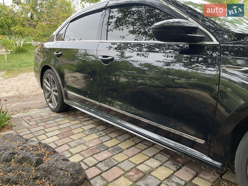 Седан Volkswagen Passat 2017 в Харкові