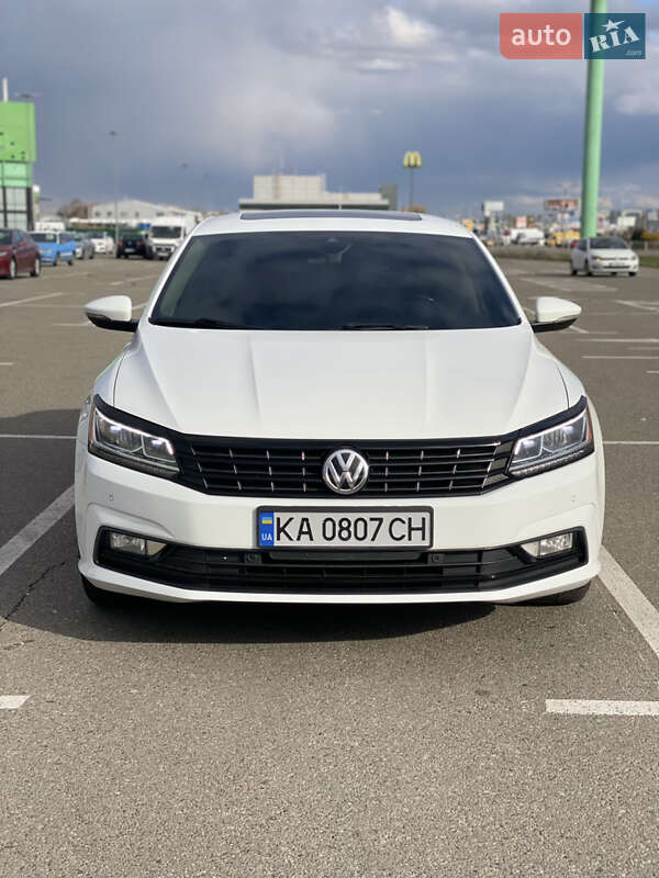 Седан Volkswagen Passat 2017 в Києві