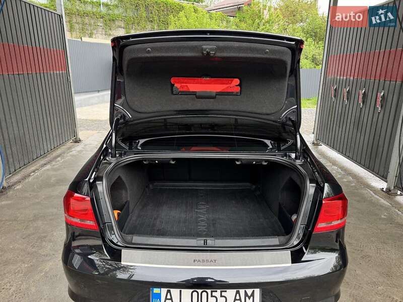 Седан Volkswagen Passat 2012 в Житомирі