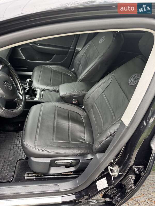 Седан Volkswagen Passat 2012 в Житомирі